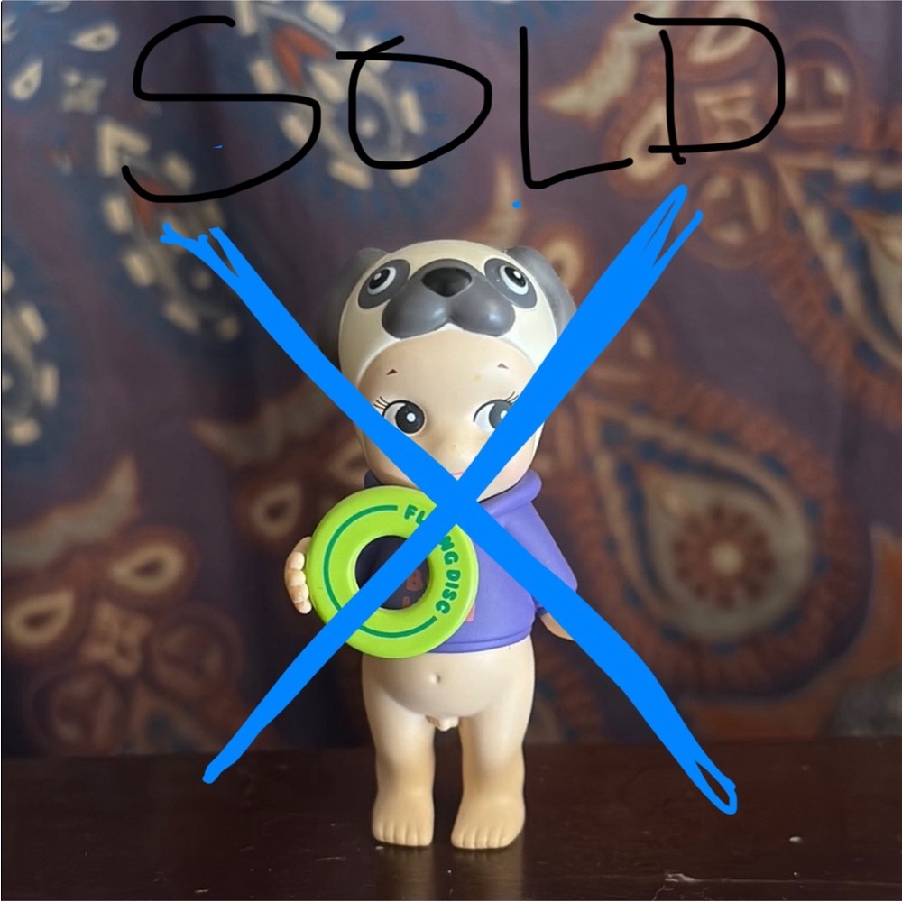 Flying Disc Pug Sonny Angel ((SOLD ON OTHER APP))